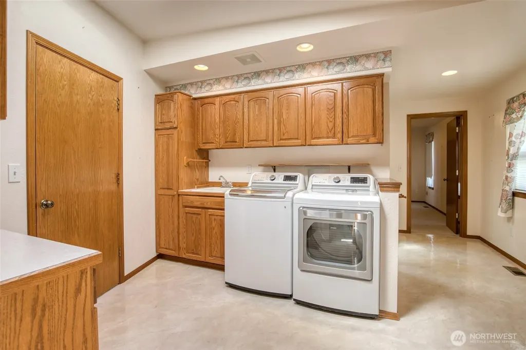 544 Chinook Avenue SE Ocean Shores WA 98569