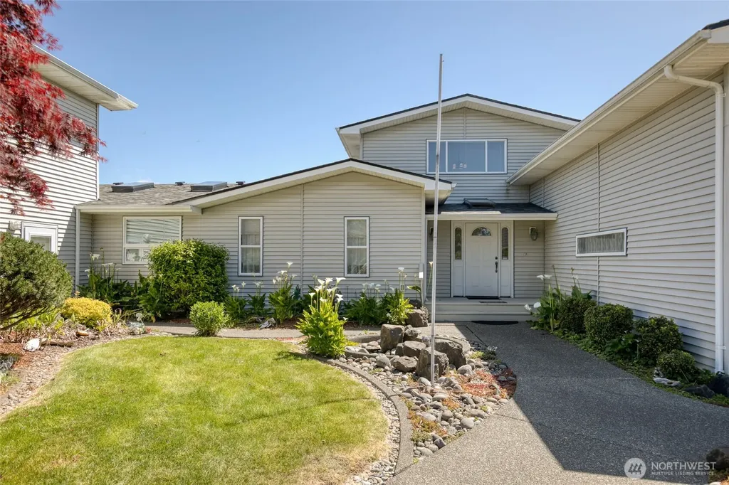 544 Chinook Avenue SE Ocean Shores WA 98569