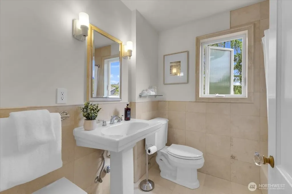 1955 21st Avenue E Seattle WA 98112