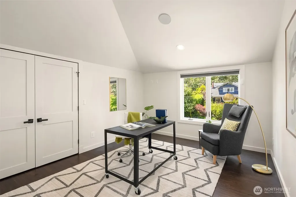 1810 Madrona Drive Seattle WA 98122