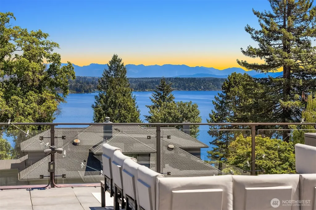 1810 Madrona Drive Seattle WA 98122