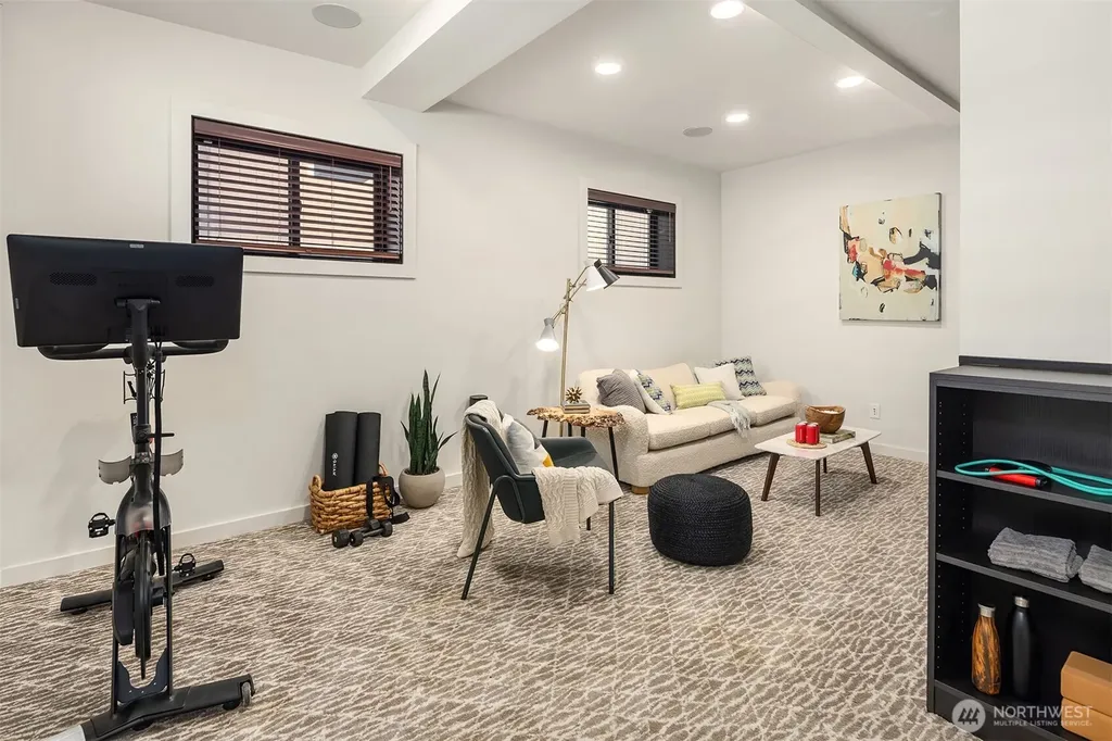 1810 Madrona Drive Seattle WA 98122