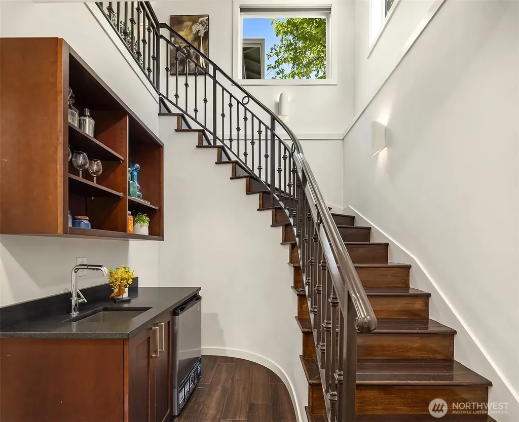 1810 Madrona Drive Seattle WA 98122