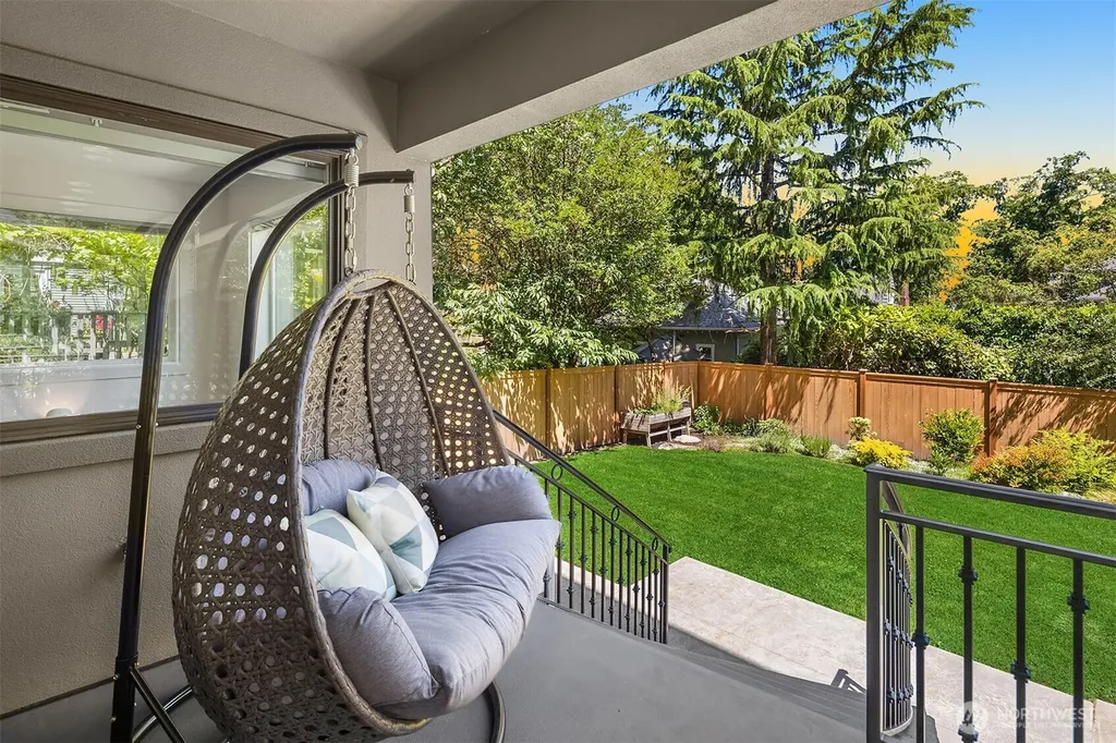 1810 Madrona Drive Seattle WA 98122