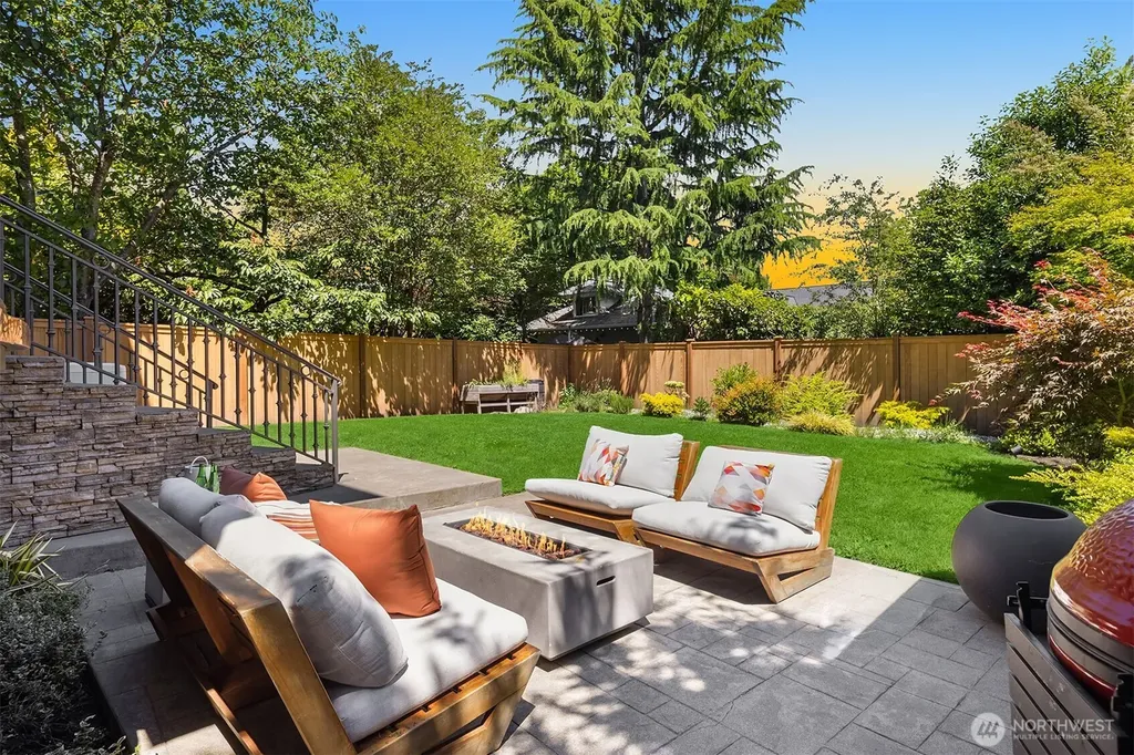 1810 Madrona Drive Seattle WA 98122