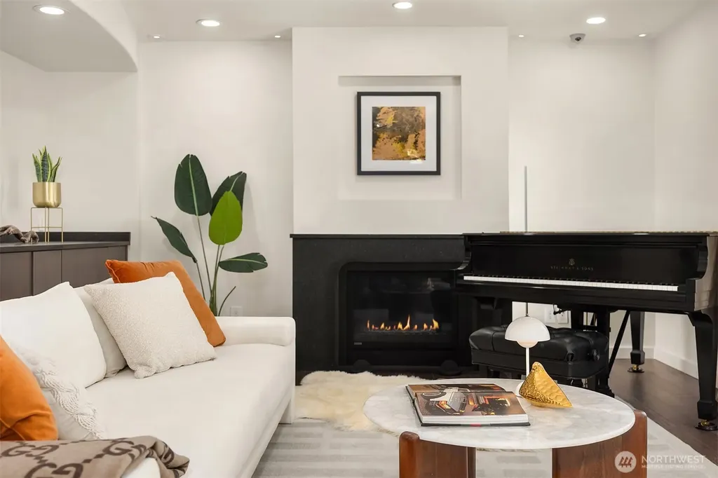 1810 Madrona Drive Seattle WA 98122