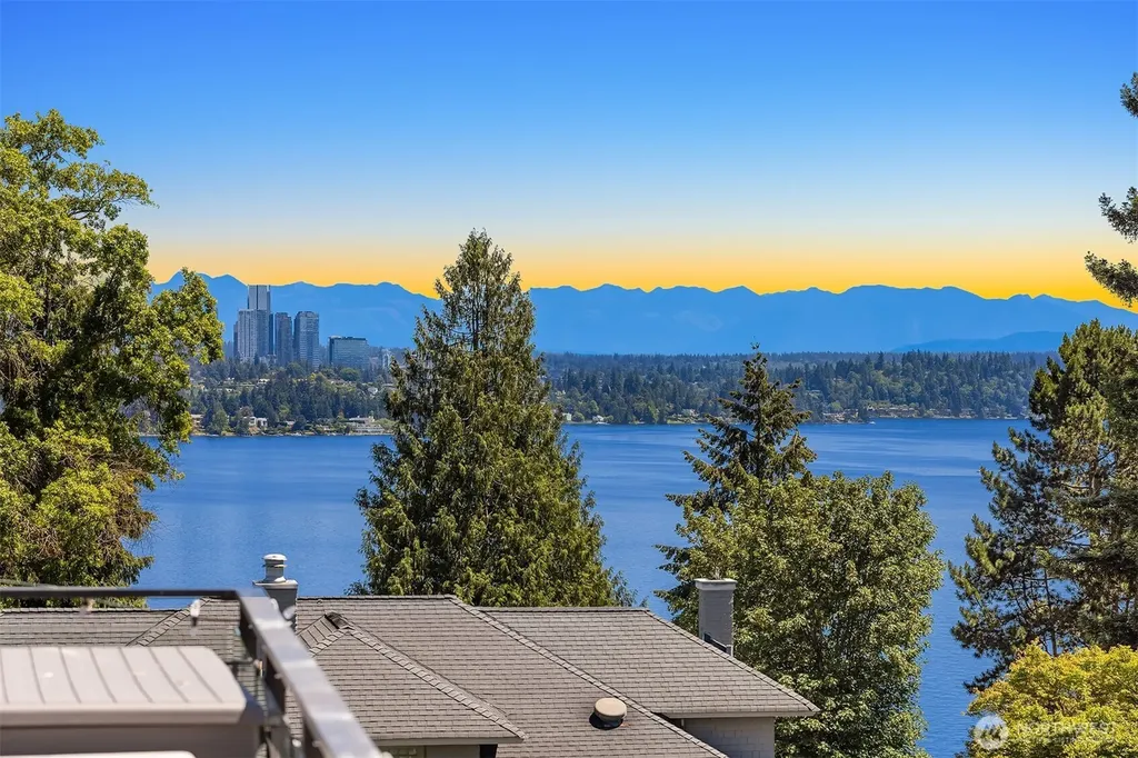 1810 Madrona Drive Seattle WA 98122