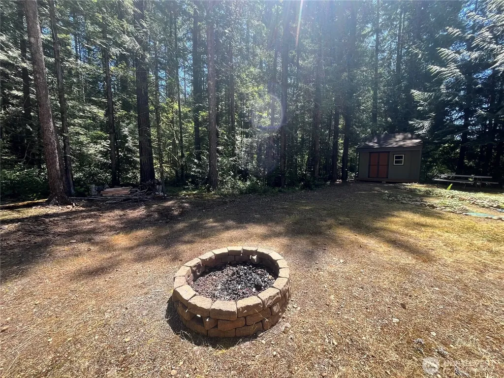 212 N Mt Jupiter Drive Hoodsport WA 98548