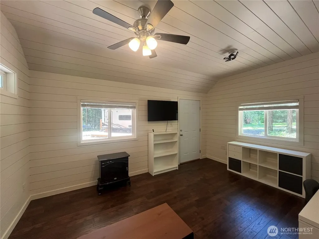 212 N Mt Jupiter Drive Hoodsport WA 98548