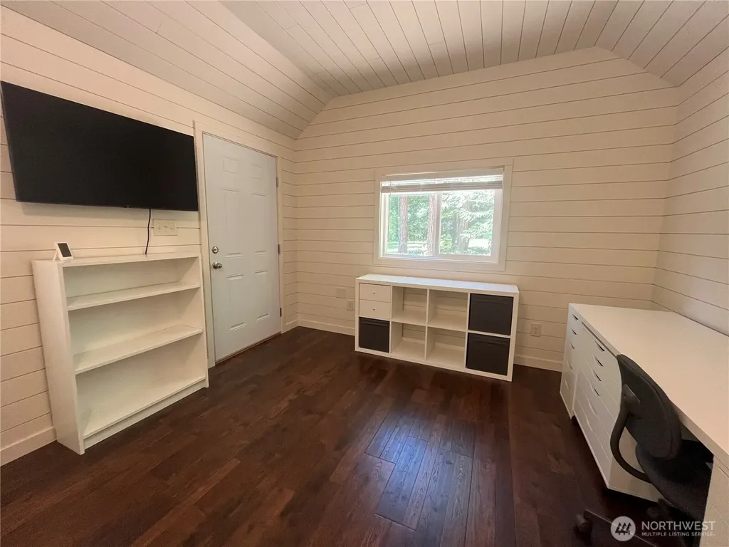 212 N Mt Jupiter Drive Hoodsport WA 98548