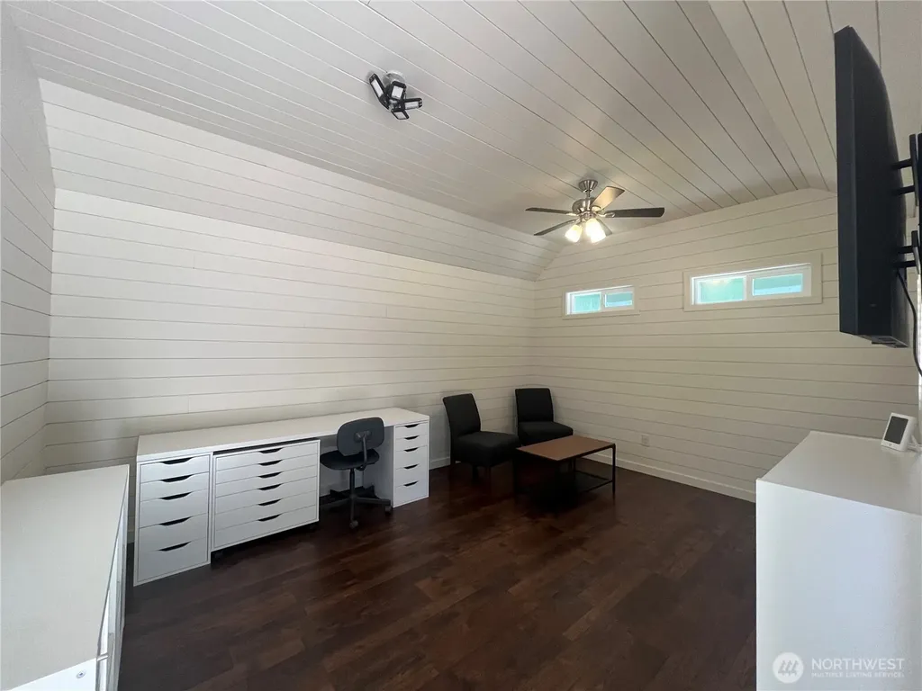 212 N Mt Jupiter Drive Hoodsport WA 98548