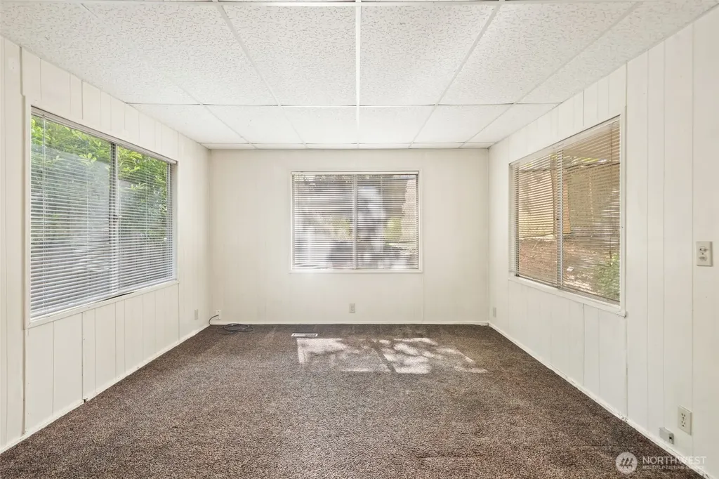 18705 1st Avenue NE Suquamish WA 98392