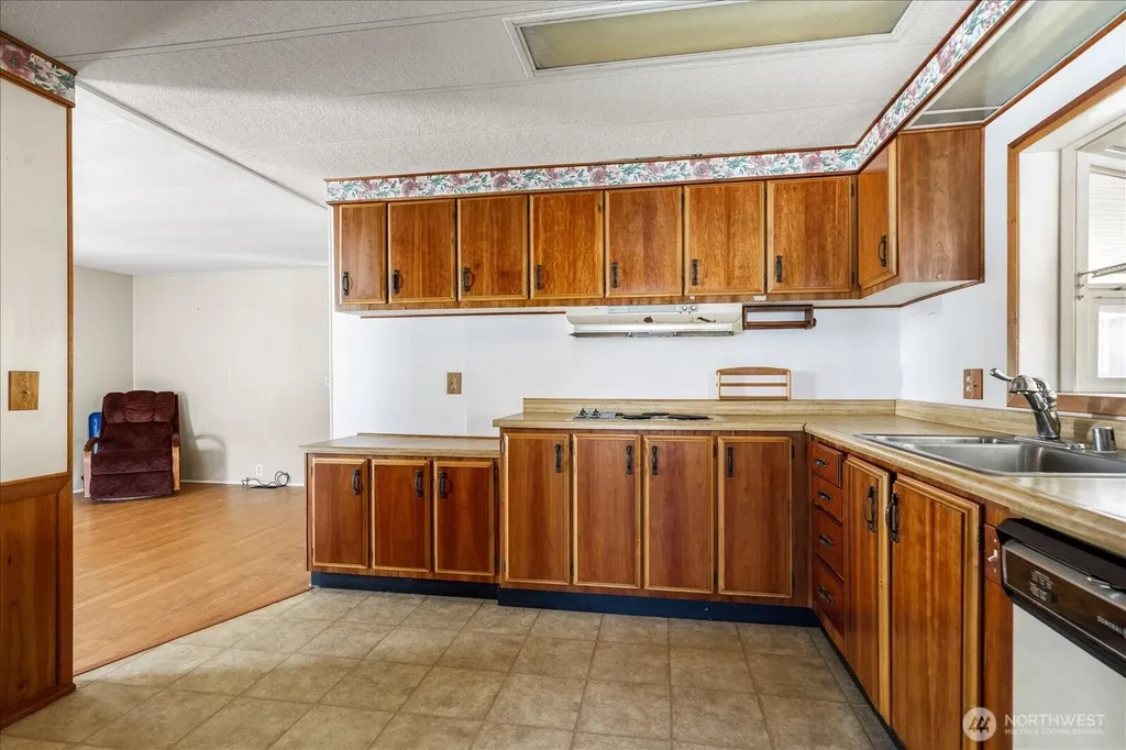 225 NE Ernst Street Oak Harbor WA 98277