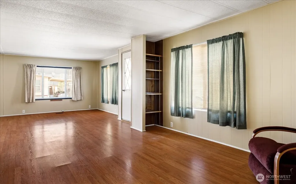 225 NE Ernst Street Oak Harbor WA 98277