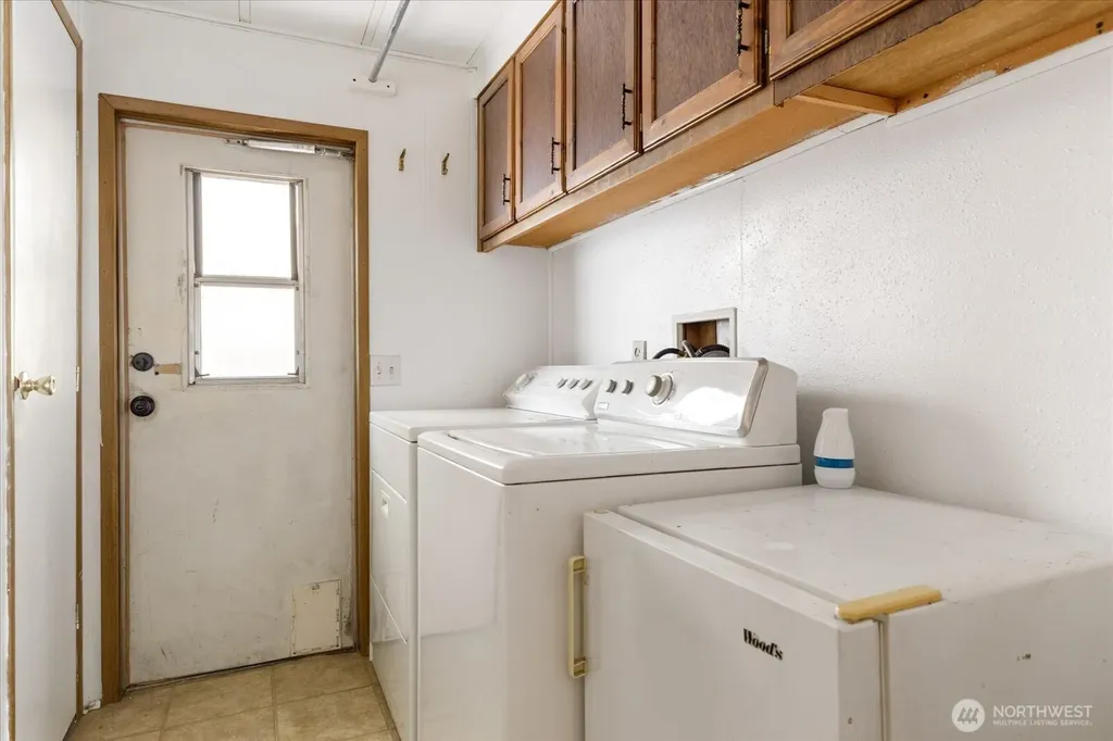 225 NE Ernst Street Oak Harbor WA 98277