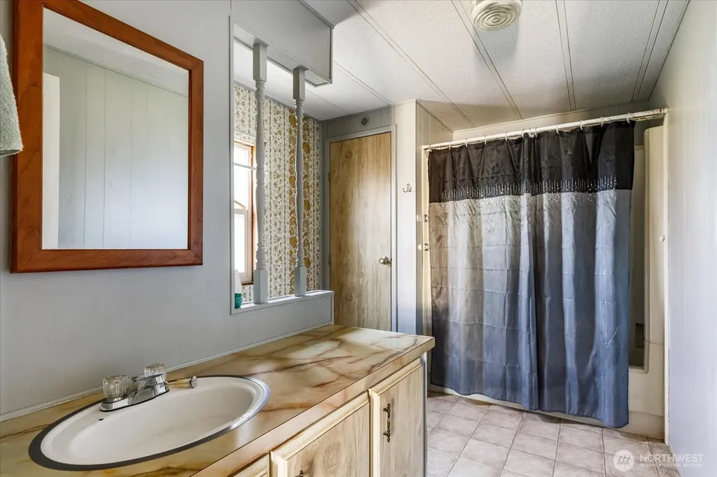 225 NE Ernst Street Oak Harbor WA 98277