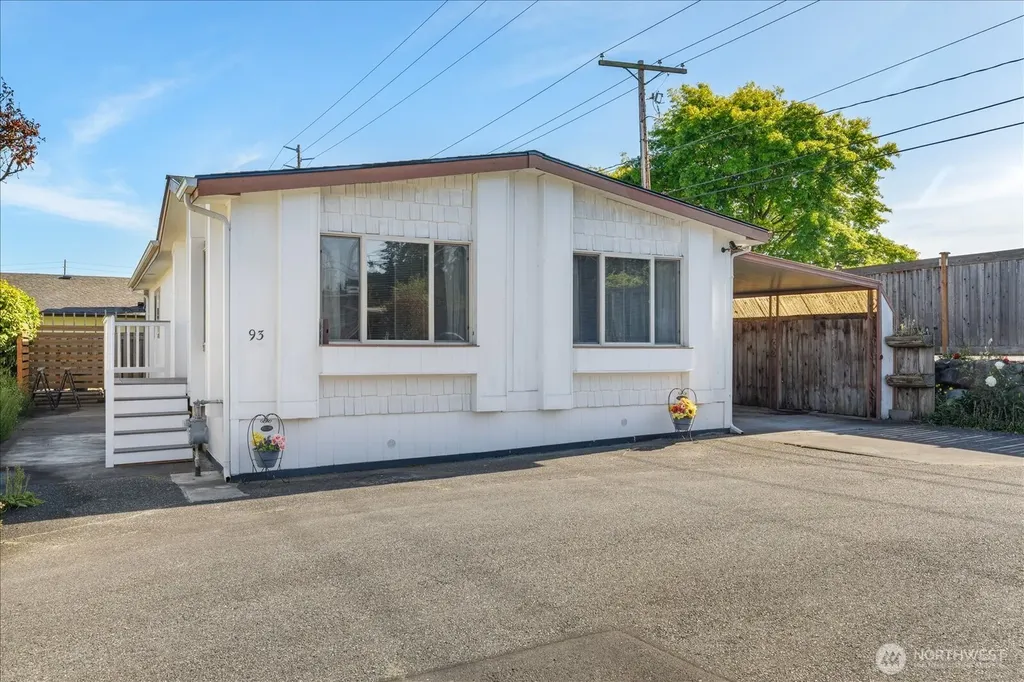 225 NE Ernst Street Oak Harbor WA 98277