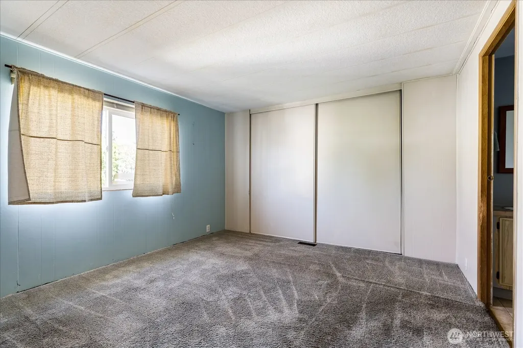 225 NE Ernst Street Oak Harbor WA 98277