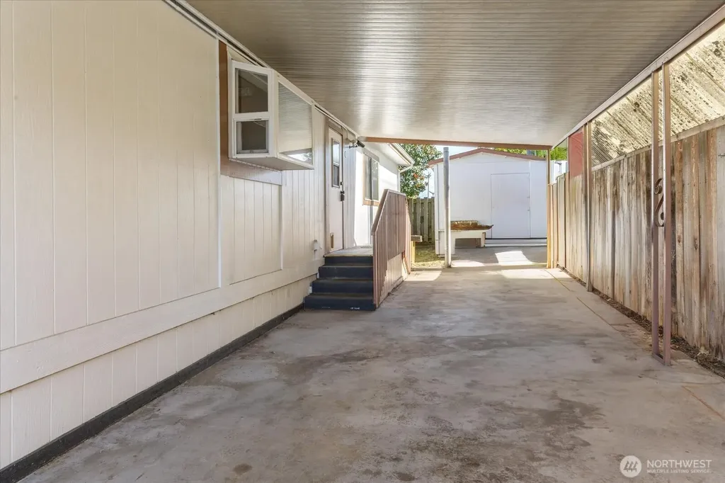 225 NE Ernst Street Oak Harbor WA 98277