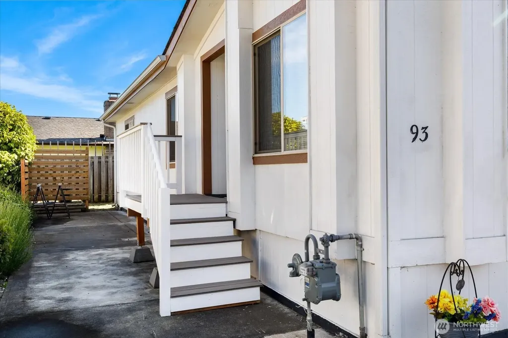 225 NE Ernst Street Oak Harbor WA 98277