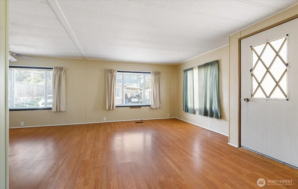 225 NE Ernst Street Oak Harbor WA 98277