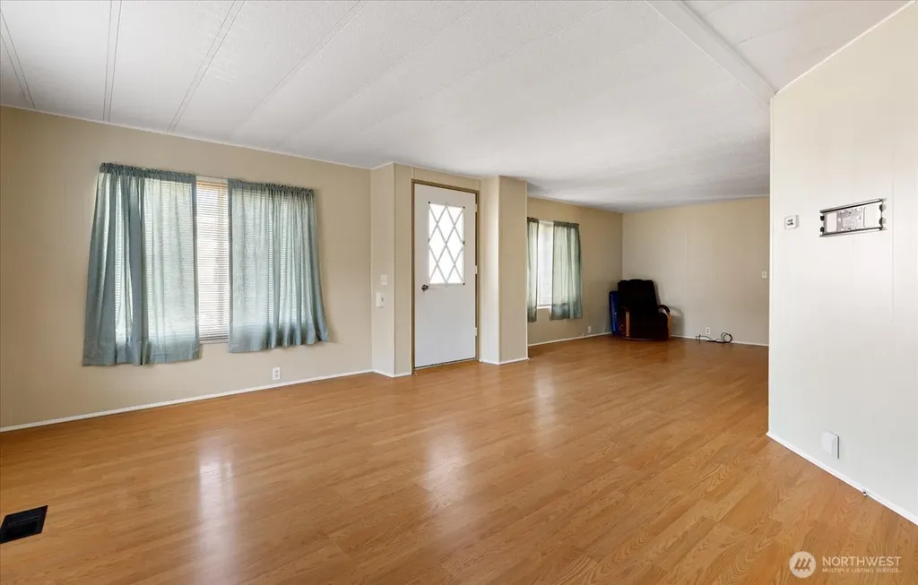 225 NE Ernst Street Oak Harbor WA 98277