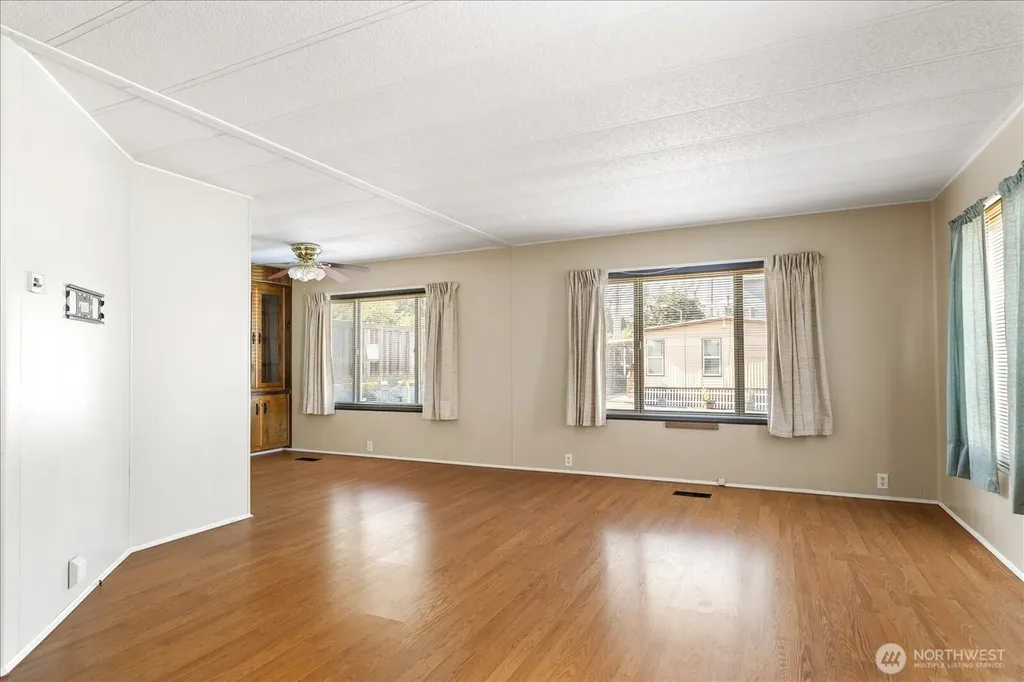 225 NE Ernst Street Oak Harbor WA 98277