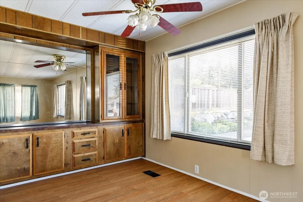 225 NE Ernst Street Oak Harbor WA 98277