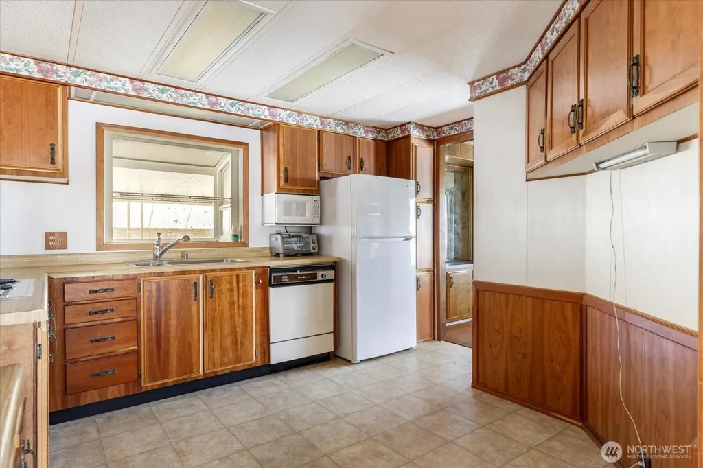 225 NE Ernst Street Oak Harbor WA 98277