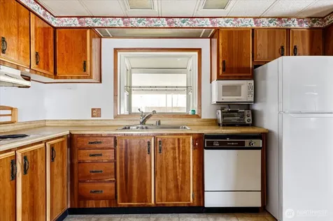 225 NE Ernst Street Oak Harbor WA 98277