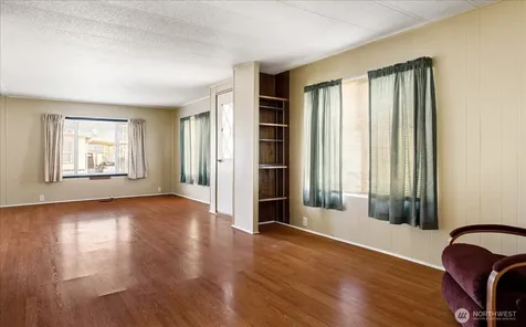 225 NE Ernst Street Oak Harbor WA 98277