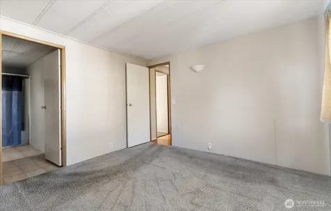 225 NE Ernst Street Oak Harbor WA 98277