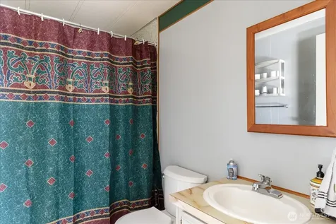 225 NE Ernst Street Oak Harbor WA 98277