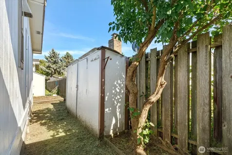 225 NE Ernst Street Oak Harbor WA 98277