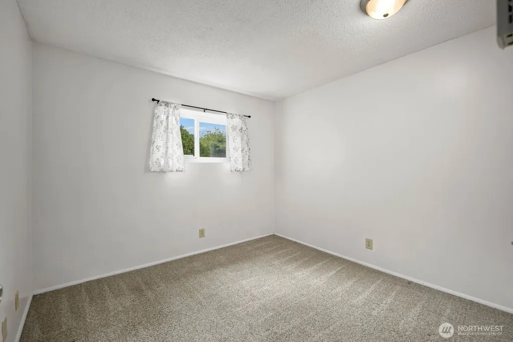 1425 S Puget Drive Renton WA 98055