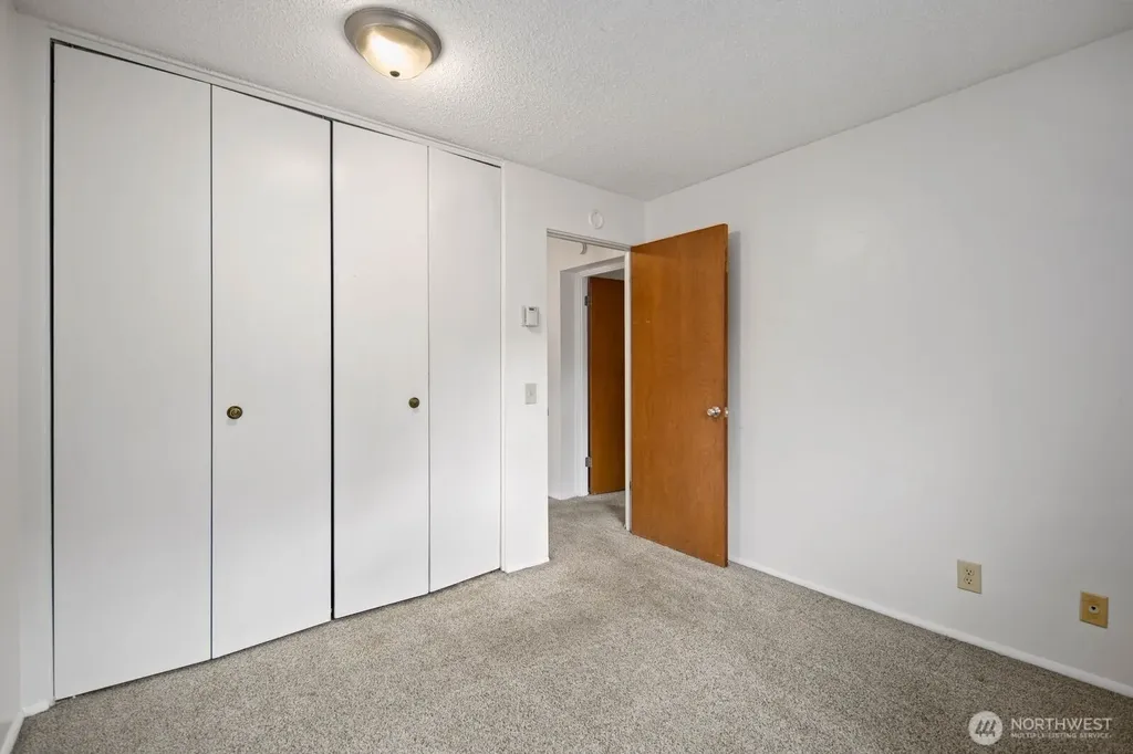 1425 S Puget Drive Renton WA 98055