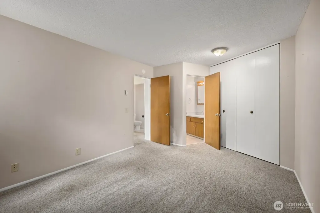 1425 S Puget Drive Renton WA 98055