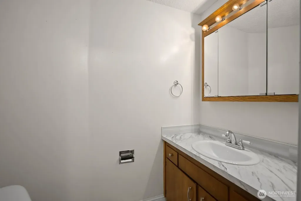1425 S Puget Drive Renton WA 98055