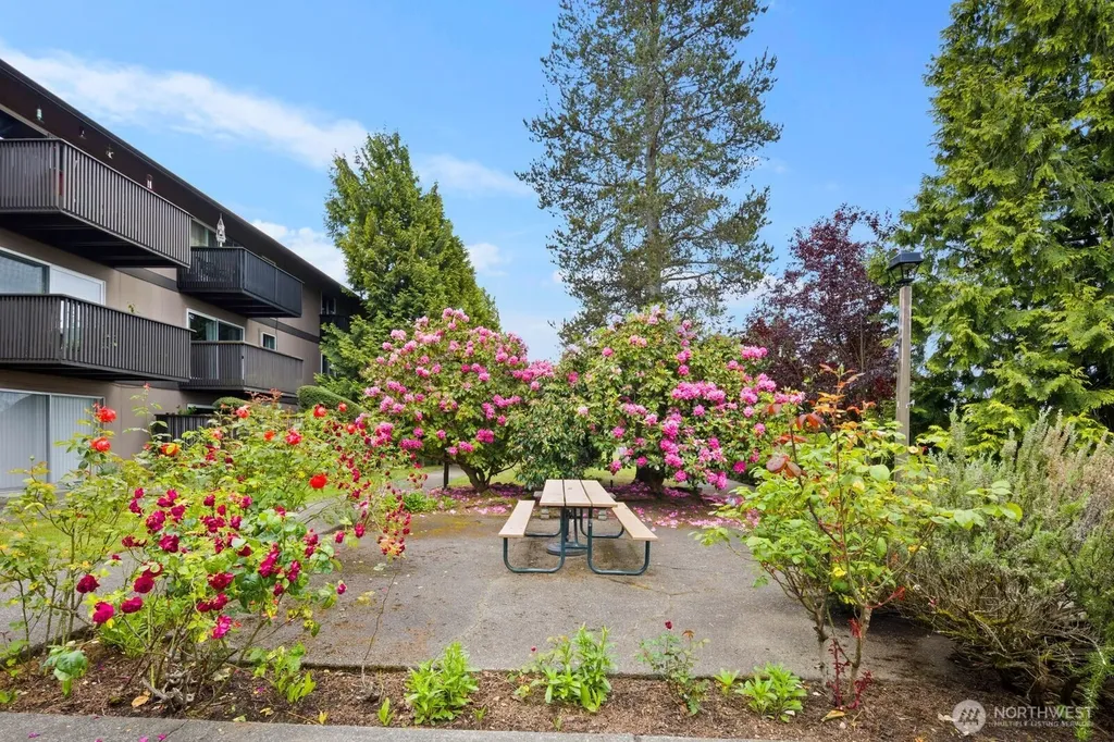 1425 S Puget Drive Renton WA 98055