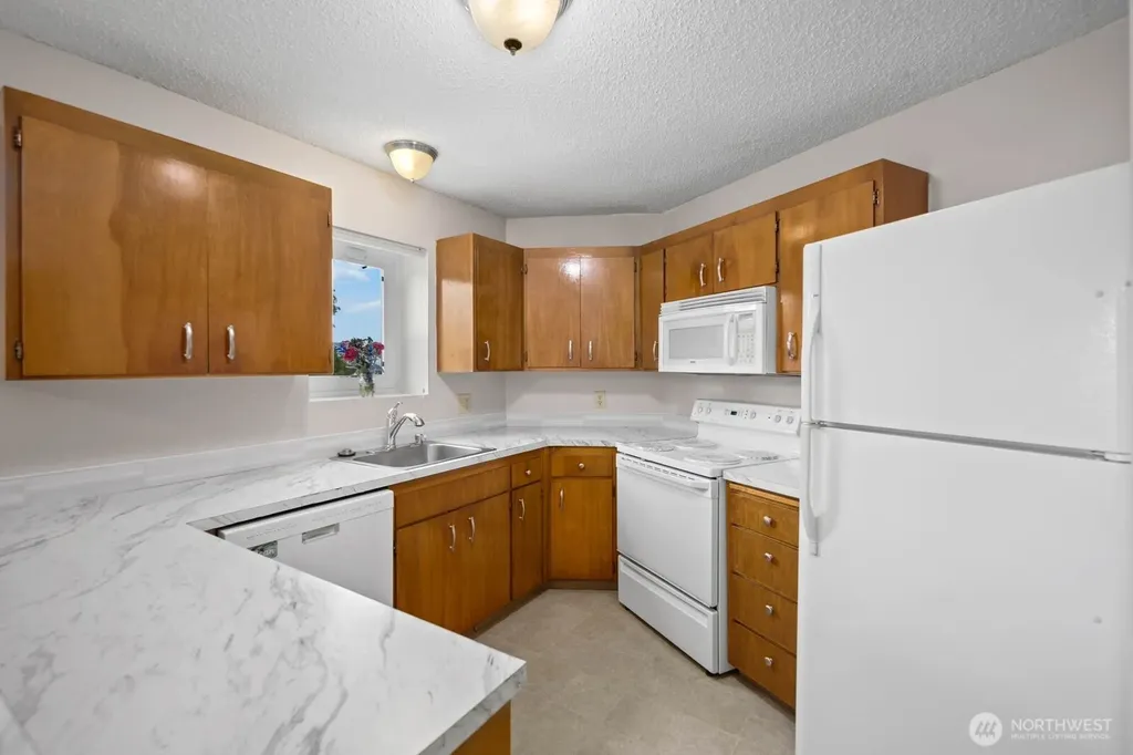 1425 S Puget Drive Renton WA 98055