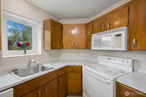 1425 S Puget Drive Renton WA 98055