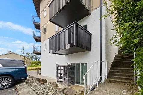 1425 S Puget Drive Renton WA 98055