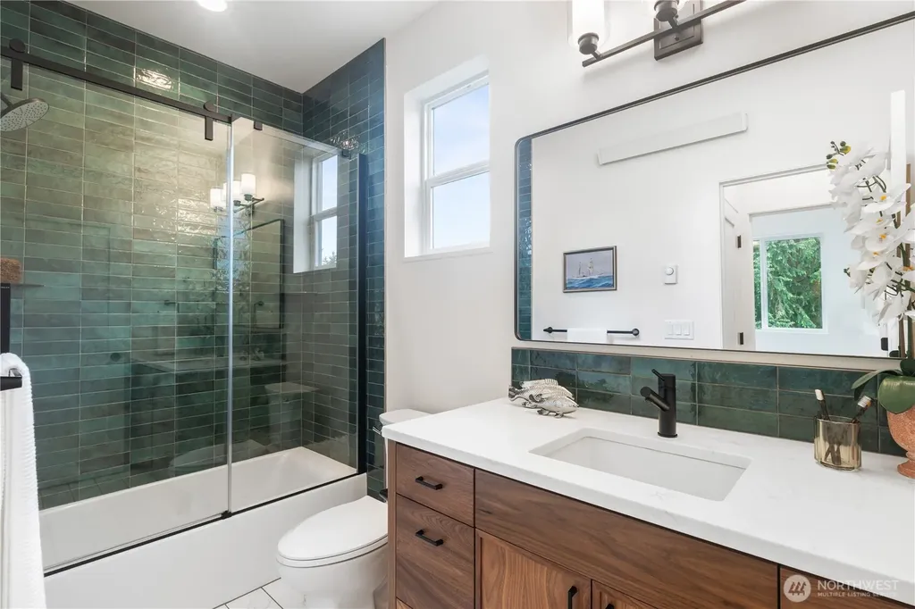 2907 Cedarwood Avenue Bellingham WA 98225