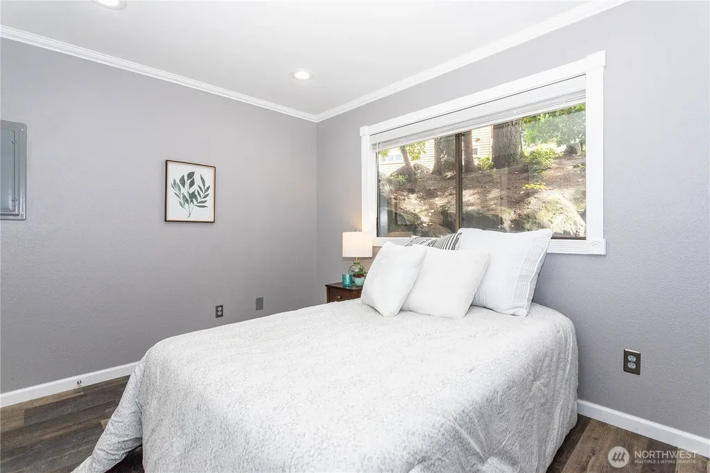 12517 NE 23rd Place Bellevue WA 98005
