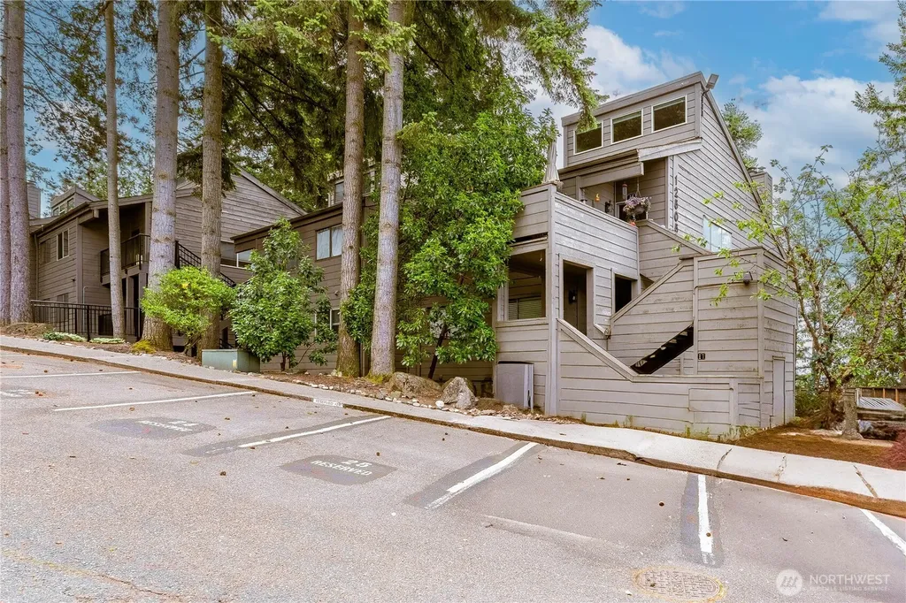 12517 NE 23rd Place Bellevue WA 98005