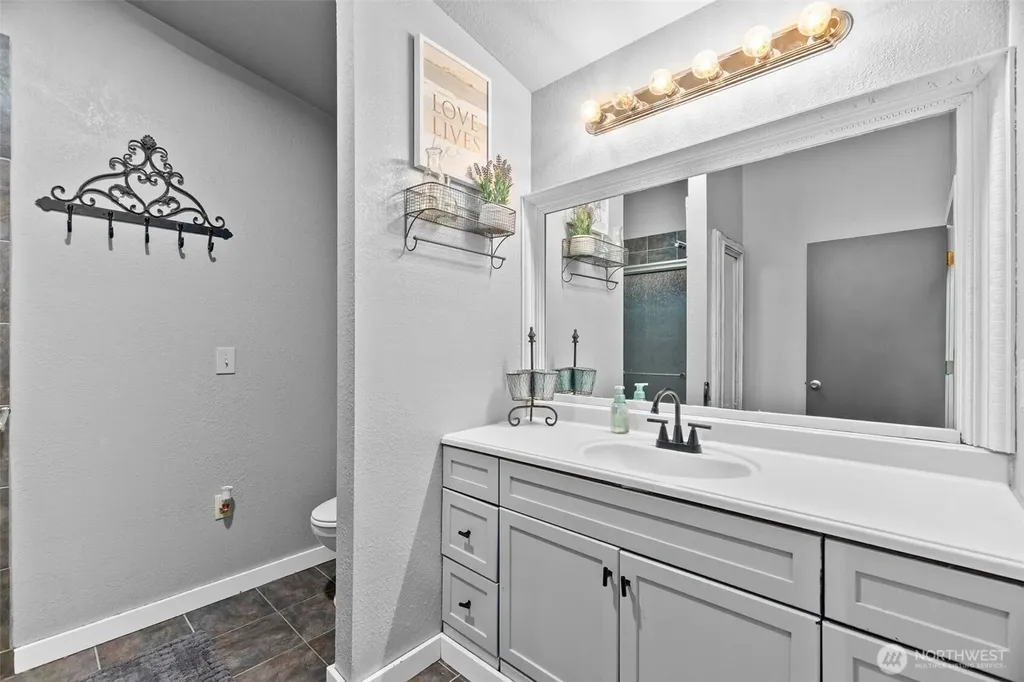 5924 139th Trail SW Rochester WA 98579