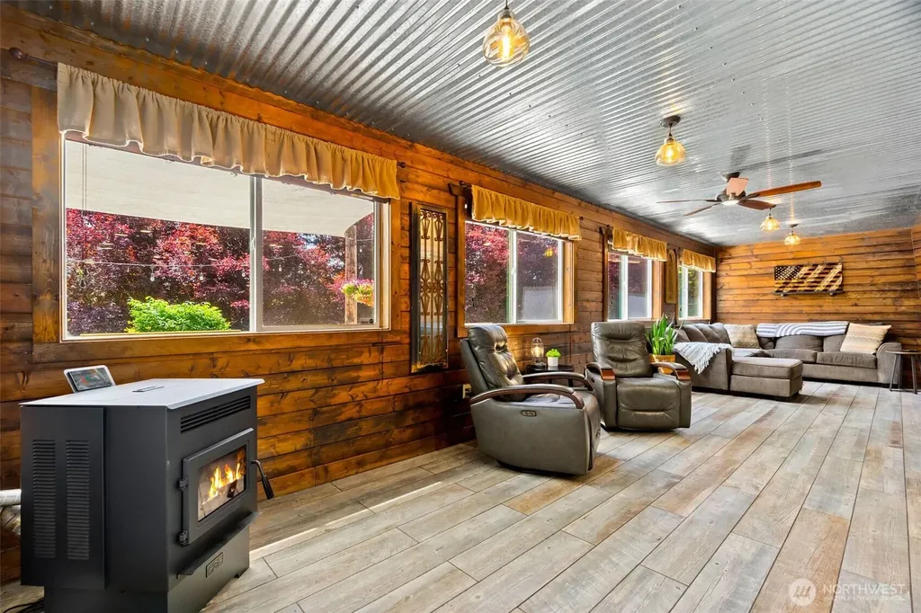 5924 139th Trail SW Rochester WA 98579