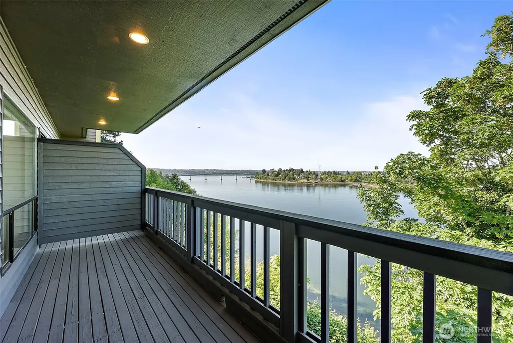 2025 Wheaton Way Bremerton WA 98310