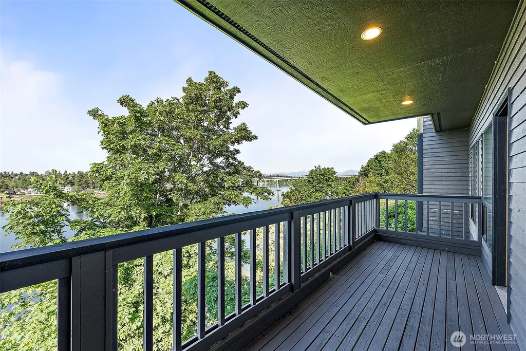 2025 Wheaton Way Bremerton WA 98310
