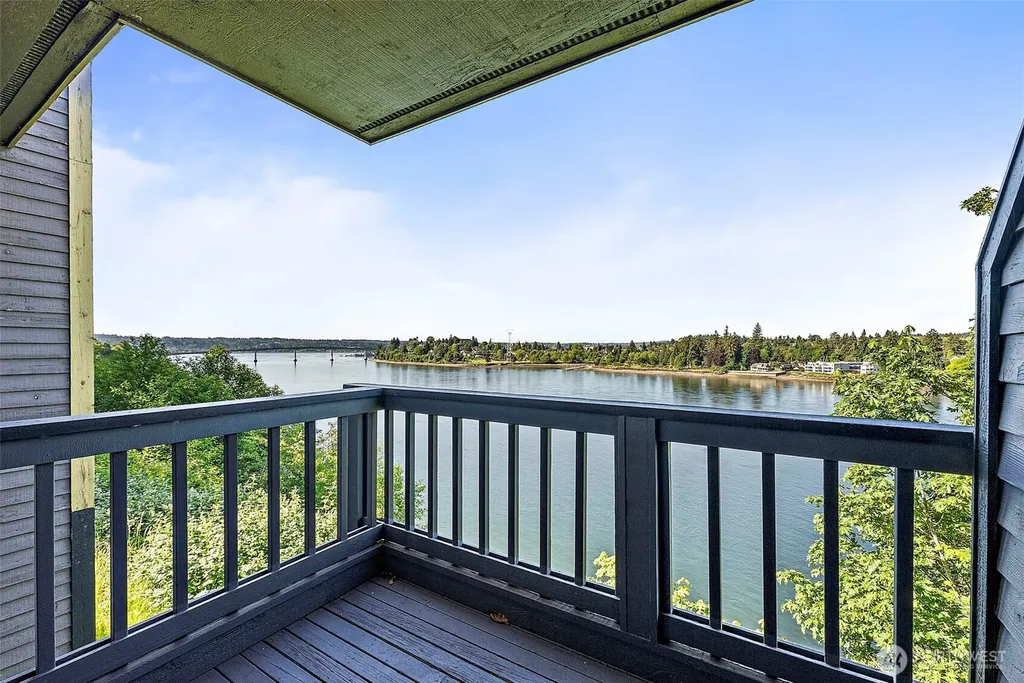 2025 Wheaton Way Bremerton WA 98310